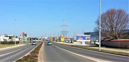 Umag - atraktivni građevinski teren za poslovnu namjenu