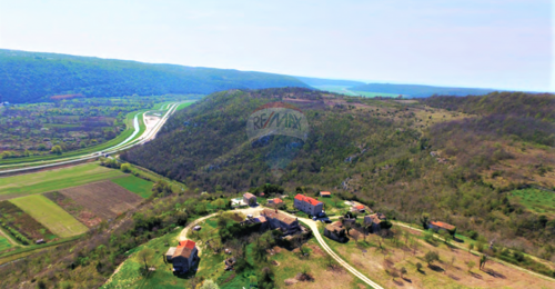 Istra,Grožnjan-Impozantno imanje za investiciju