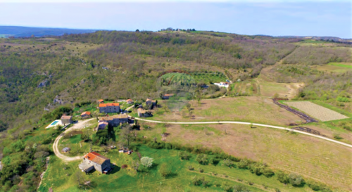 Istra,Grožnjan-Impozantno imanje za investiciju