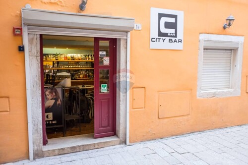 Rovinj,centar,kuća sa poslovnim prostorom-caffe bar-96m2