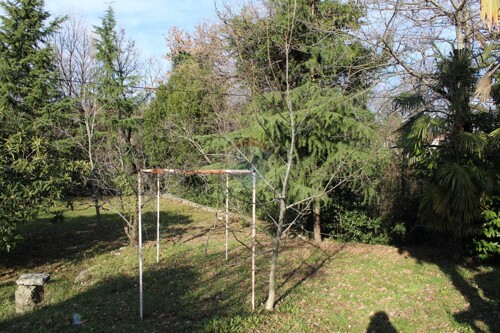 MATULJI - CENTAR - GRAĐEVINSKO ZEMLJIŠTE S KUĆOM, 2668 m2