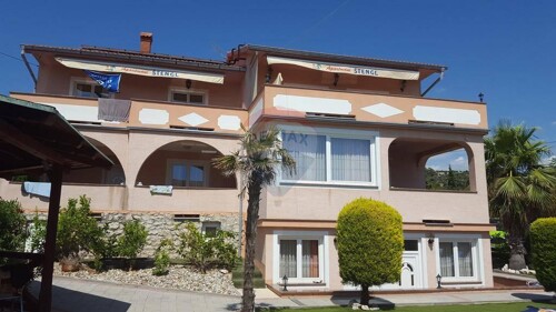 RAB-kuća sa 8 apartmana