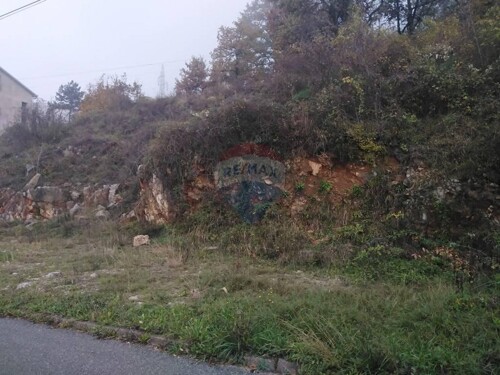 BREGI - GRAĐEVINSKI TEREN - 1.594 m2 - SA DOZVOLOM