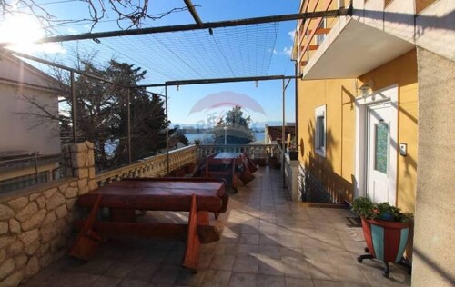 OMIŠALJ-Villa sa 7 apartmana na 100 metara do mora
