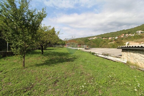Škurinje - Samostojeća kuća na parceli od 2242 m2