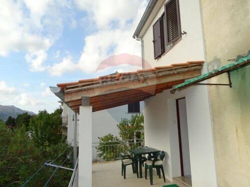Baška - Jurandvor - kuća 90m2 sa dva stana