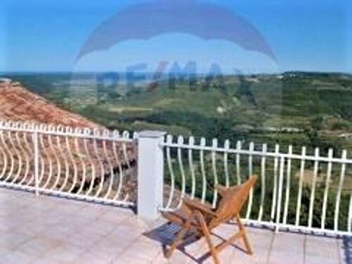 Istra,Momjan,autohtono imanje sa prekrasnim otvorenim pogled