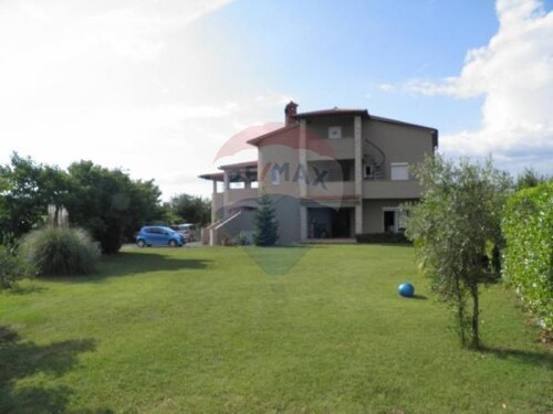 ISTRA,šURIDA,KUĆA SA PET STANOVA