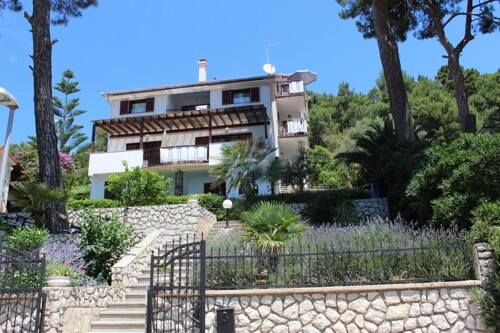 MALI LOŠINJ - VILA SA 10 APARTMANA NA RIJETKOJ I ATRAKTIVNOJ