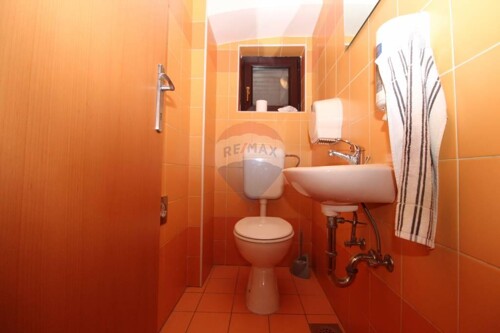 RIJEKA, poslovni prostor u centru grada 90,58 m2