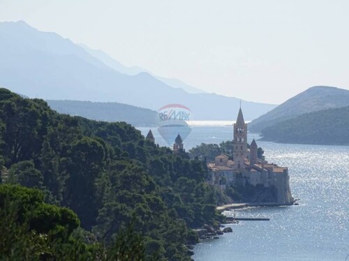RAB- samosojeća kuća , prvi red do mora