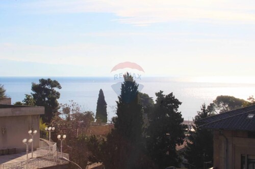OPATIJA - SAMOSTOJEĆA KUĆA SA 2 STANA U SAMOM CENTRU