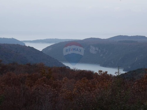 Istra,Jural veliko poljoprivredno zemljište sa mogućnošću gr