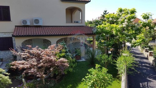 ISTRA,BANJOLE,LIJEPA KUĆA ZA BAVLJENJE TURIZMOM