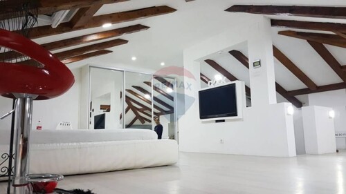 Belveder-dvoetažni moderno uređen stan od ukupne površine 16