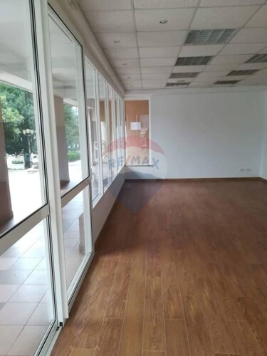 Exluzivno! Poslovni prostor u centru grada, 1. red do mora