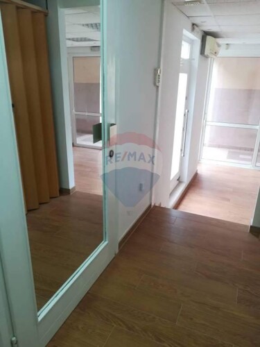 Exluzivno! Poslovni prostor u centru grada, 1. red do mora