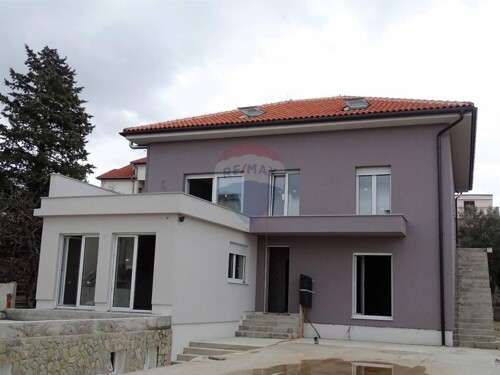Selce - dvoetažni stan na samom moru !