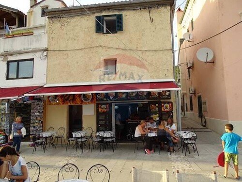 Baška - atraktivan p.p. 20m2, stambeni prostor 16m2