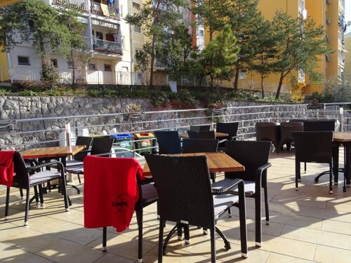Rijeka - caffe bar, potpuno opremljen, uhodan