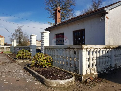 PERMANI - VELIKO IMANJE SA GRAĐEVINSKIM ZEMLJIŠTEM