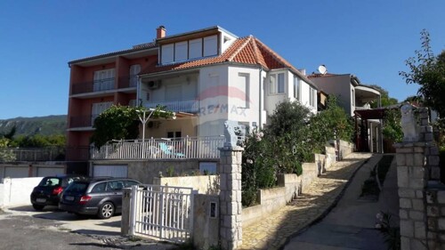 Novi Vinodolski, apartmanska kuća