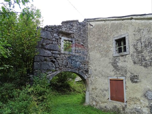 Dane, ruševina s kućnim brojem u Centru, za adaptaciju