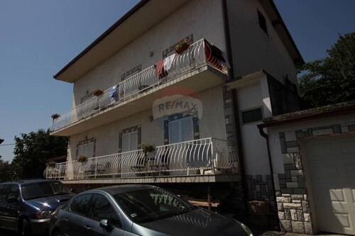 SAMOSTOJEĆA KUĆA SA 4 STAMBENE JEDINICE BLIZU CENTRA, POGLED