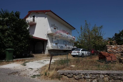 SAMOSTOJEĆA KUĆA SA 4 STAMBENE JEDINICE BLIZU CENTRA, POGLED