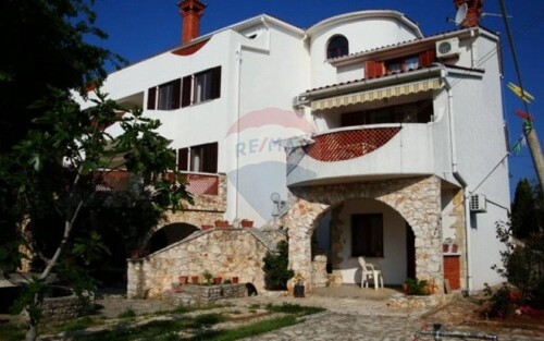 Istra, Banjole, apartmanska kuća 300m od mora