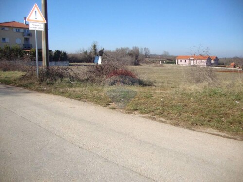 ISTRA, ROVINJSKO SELO, građevinsko zemljište do asfalta