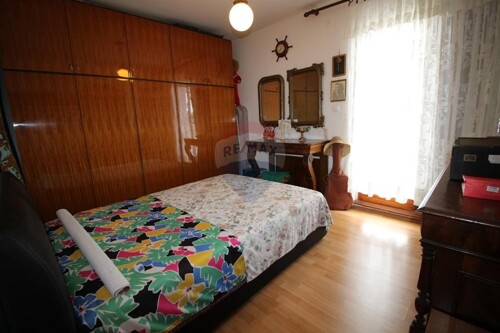 Cesarica, kuća