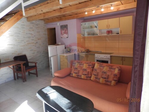 Otok Krk autohtona adaptirana kuća sa apartmanima