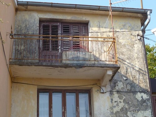 MATULJI - KUĆA SA 1.200m2 OKUĆNICE