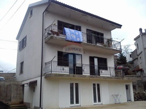 Matulji, Trinajstići samostojeća kuća sa 4 stana