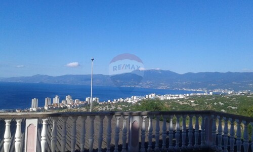 Rijeka,Donja Drenova samostojeća kuća sa tri stana i dva pos