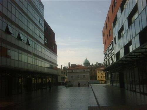 CENTAR GRADA, P.P. 52m2 U PRIZEMLJU SA IZLOGOM