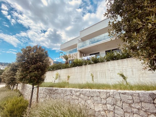 Opatija, Pobri – Dvojna vila s krovnim bazenom i predivnim p