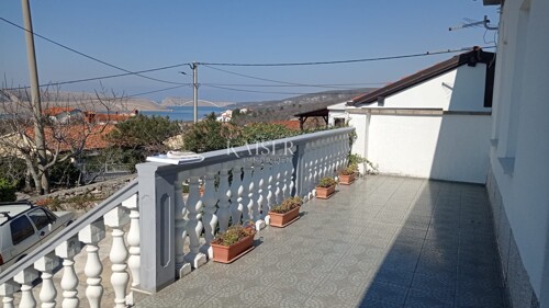Jadranovo - Kuća sa 3 stana i pogledom na more