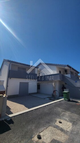 Kuća sa 5 apartmana, 150m do mora - Vir