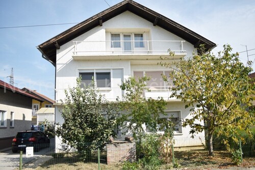 Stambeno - poslovna građevina pogodna za hostel