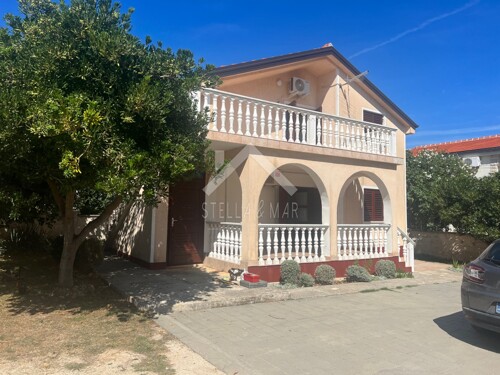 Kuća sa dva stana, 80m do mora - Vir