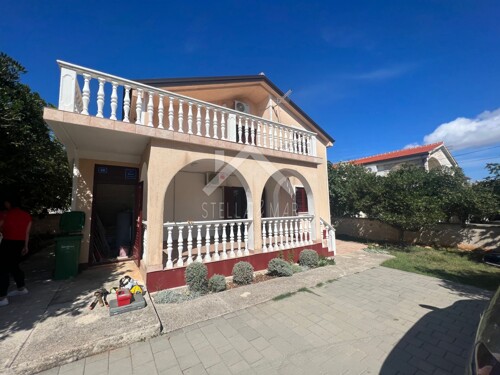 Kuća sa dva stana, 80m do mora - Vir