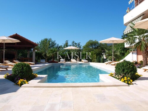 Opatija, Ika - Villa sa 8 apartmana