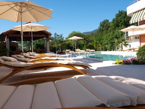 Opatija, Ika - Villa sa 8 apartmana