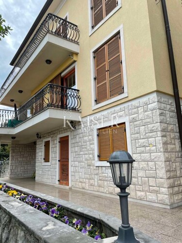Opatija, Volosko – Obiteljska vila s pogledom na more