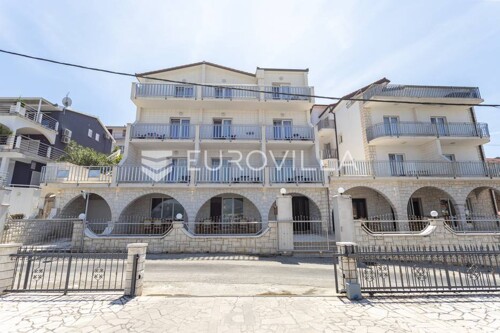 Trogir, prekrasan hotel 2.408,84m2 sa pogledom na more