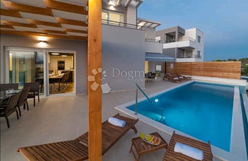 Thumbnail 5472021 - 7