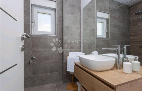 Thumbnail 5472021 - 25