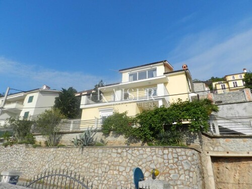 Lovran, Liganj – Kuća s 3 stana, bazenom i pogledom na more